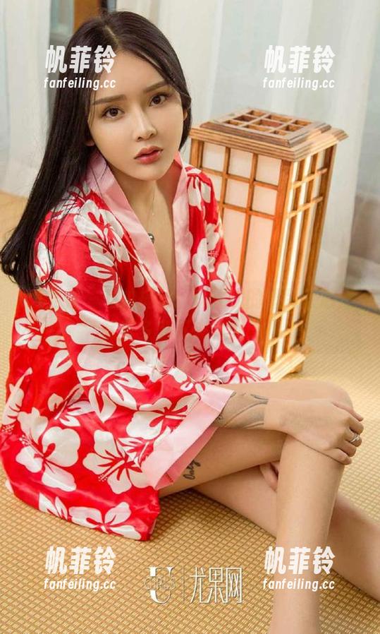爱尤物 - 私拍揭秘：李浅浅的裸足背后，藏着多少石头和小草？