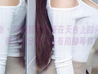 爱尤物 – 阿依努尔瓦娅在天台上的闲聊天，偶尔也分享一些有趣的写真！