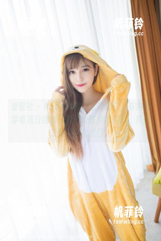 爱蜜社 - Abby李雅的定制夏日，有种想穿着流行的裙子去海边散步的冲动，真想二话不说就出门。