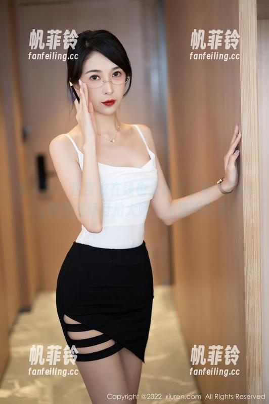 秀人网 - 这皮衣在线也太能打了吧？Candy糖糖变身自拍大师，高清不离手！