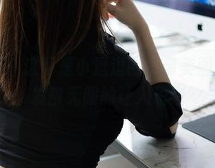 秀人网 – 这可是小逗逗的吊带美图图集，发散无限的让人思考