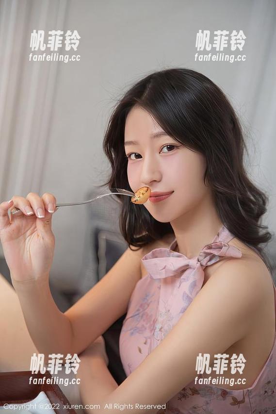 秀人网 - 希雅sia终于分享了最新的职业装，外表与内涵的完美碰撞！