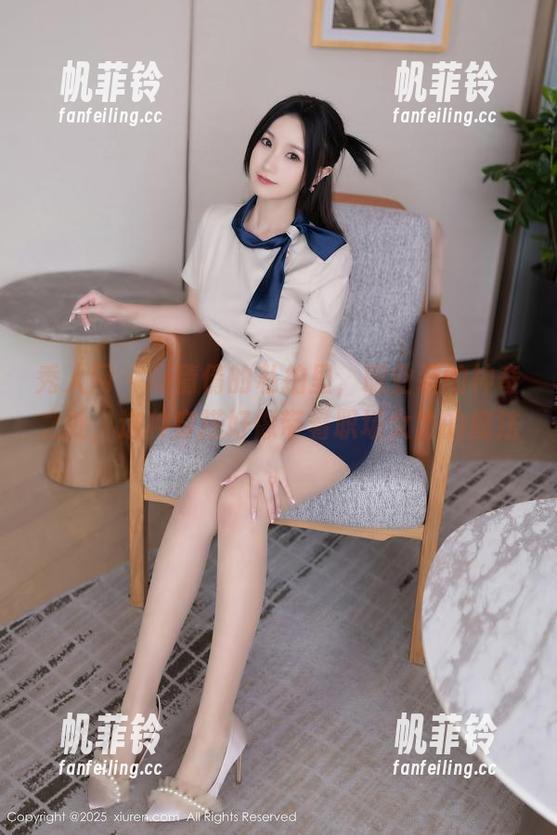 秀人网 - 杨倩倩的私拍里，职业装的神奇之处，这种穿搭好像带着职场女力的魔法。