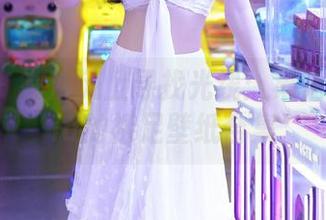 秀人网 – 在沙滩上寻找光线：果儿Victoria的裸足壁纸合集