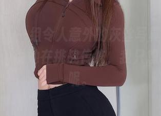 秀人网 – 一组令人意外的灰丝写真集，汐汐baby说她在挑战传统，我只想说谁管呢。