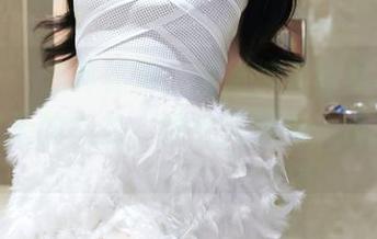 秀人网 – 江真真啊，这组裤里丝写真，像是在秋天的午後，随性又透着一点点疯狂。