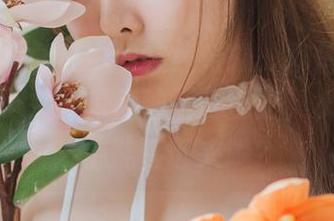 菠萝社 – 合集中的在线特辑：柳侑绮展现“海中少女”的各种不务正业，水下吃薯片怎能停下来呢？
