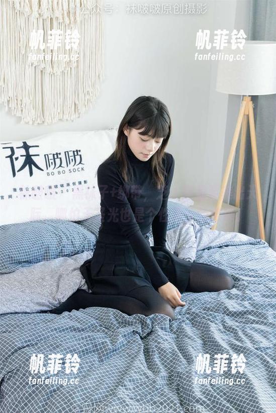 袜啵啵 - 黑袜子+绑带，芝士这是要美出天际，哪怕无圣光也是个性满分的选择。