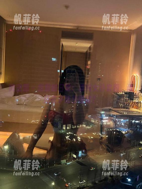 微密圈 - 詹詹的日常：清纯女仆套图，谁还在乎洁白围裙？