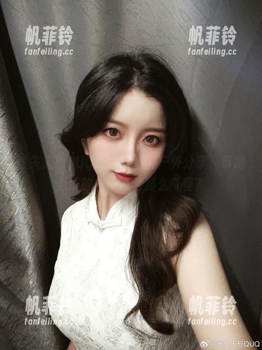 迷失人形QUQ：我最新的户外分享，草地上草的样子怎么那么奇怪？