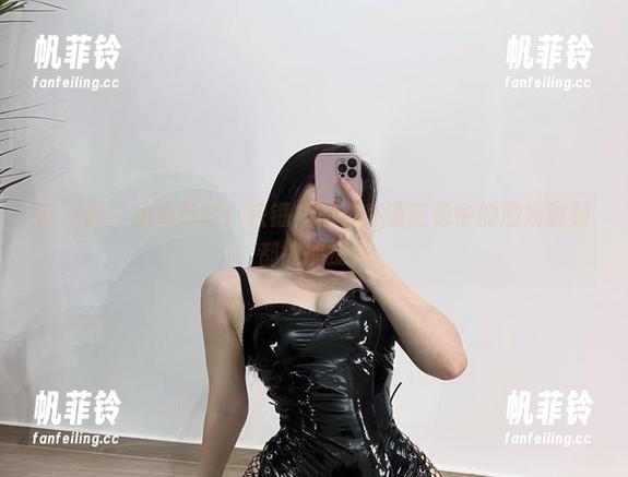 铁锤姐姐 微密圈 - 黑色吊袜!铁锤姐姐在高清图包中的撒娇时刻都被捕捉!