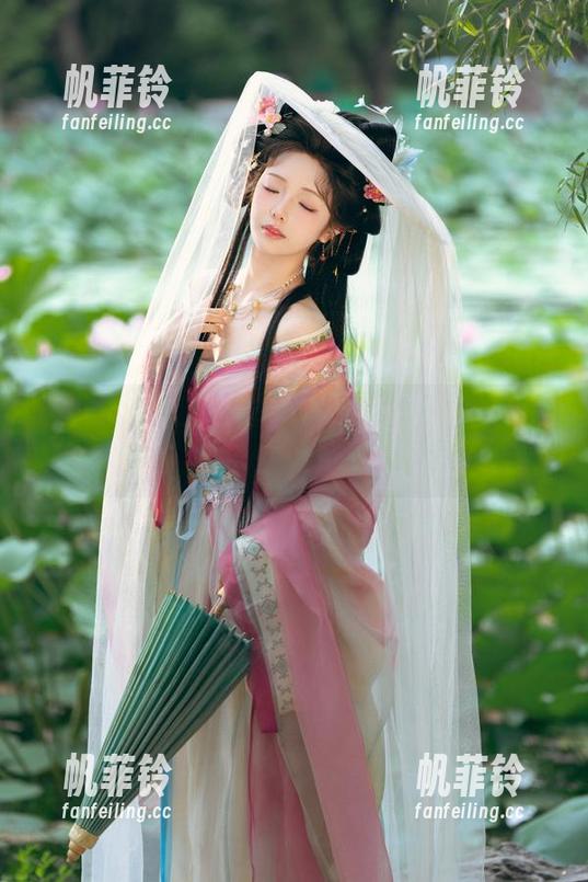 雯妹不讲道理的恶魔大凤原图，不经意间又撩到心底。