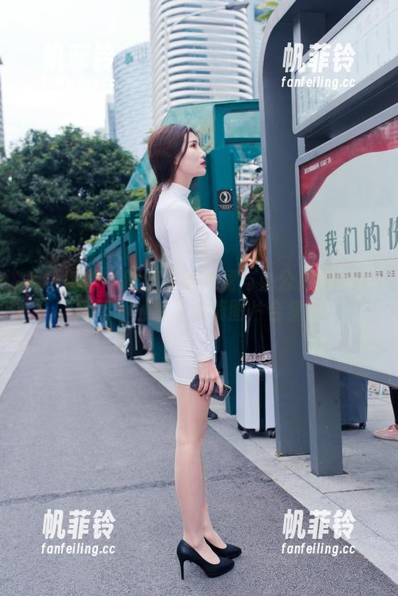 魔镜街拍 - 论婷婷的粉裙与办公桌的绝妙搭配：日常工作篇图片合集！